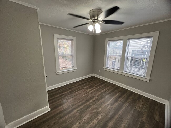 Building Photo - Modern Comfort Meets Convenience in This 4-Bed KC Home!