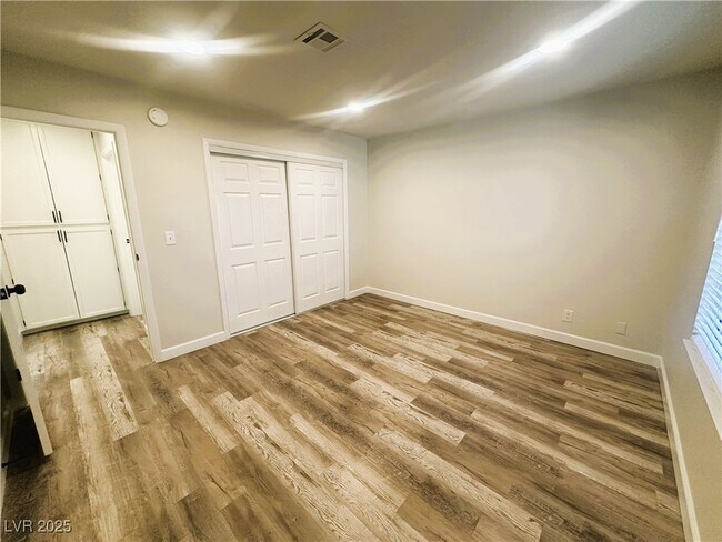 Building Photo - 4180 Blue Heron Ct