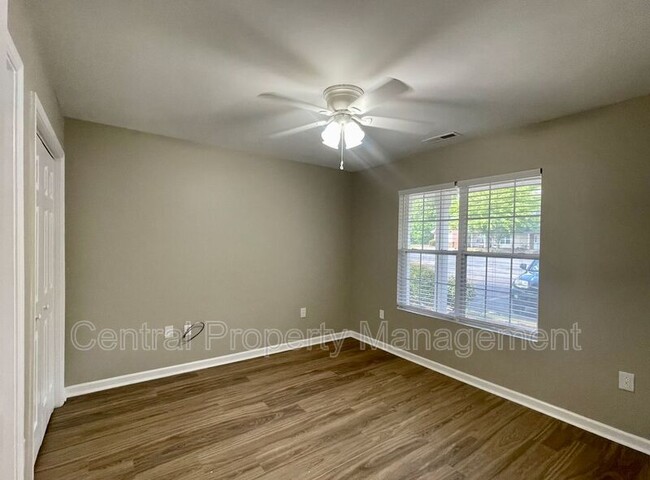 Building Photo - 320 Woodruff Park Ln