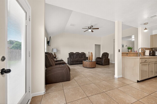 Building Photo - 2510 Fox Water Dr