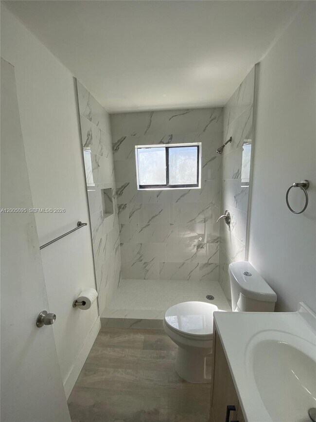 Building Photo - 9920 NW 68th Pl