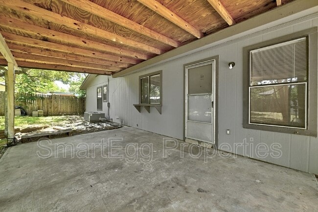 Building Photo - 1612 Broadmoor Dr