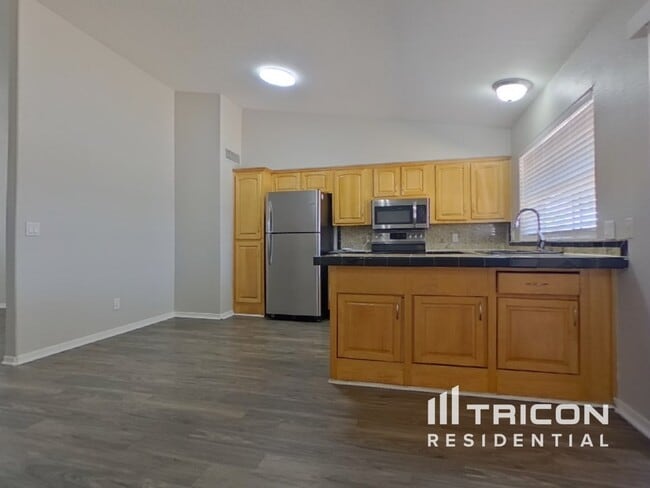 Building Photo - 9343 W Mission Ln