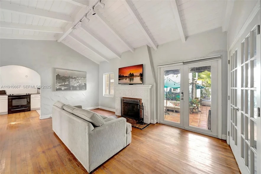 Building Photo - 619 NE 87th St