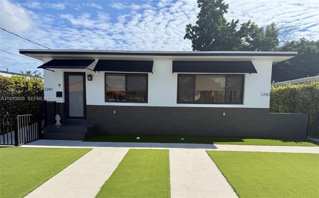 Building Photo - 1241 SW 30th Pl