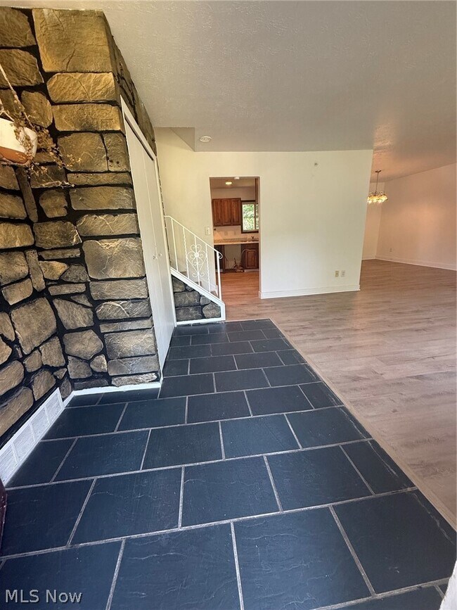 Building Photo - 6580 Forest Glen Ave