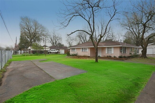 Primary Photo - 903 Mabry St