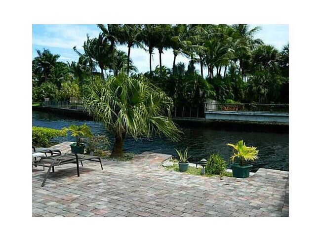 Building Photo - 1812 E Oakland Park Blvd