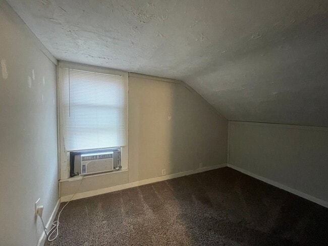 Building Photo - 4BD/1.5BA Home For Rent In Valpo