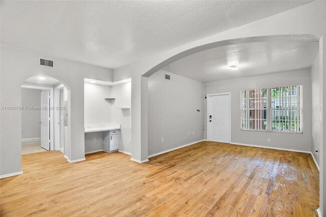 Building Photo - 1008 Belmont Ln