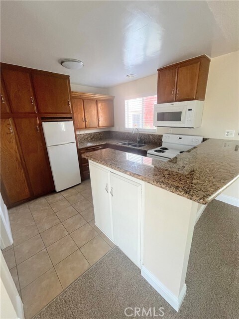 Building Photo - 931 W 19th St