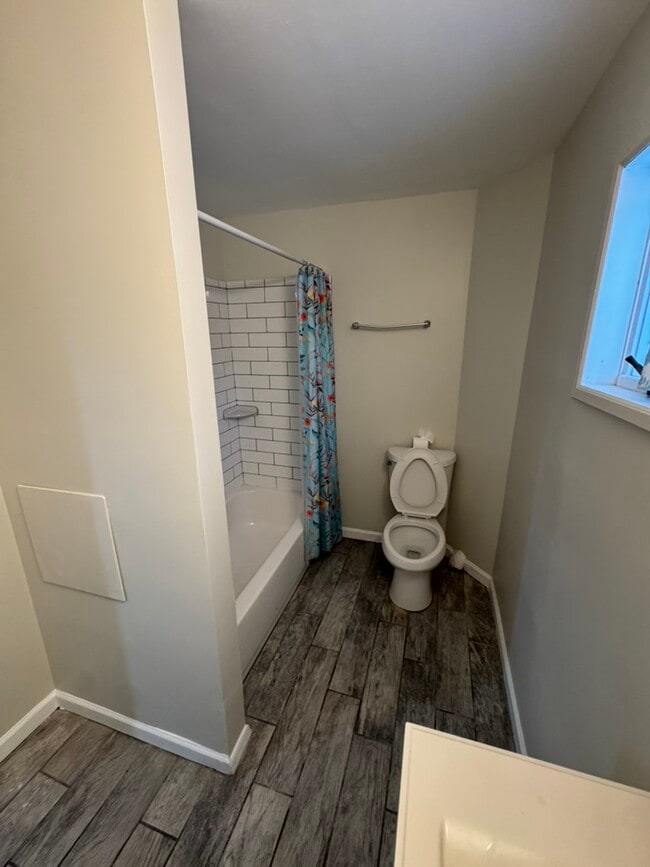 Building Photo - 85 Lawn Park Ave