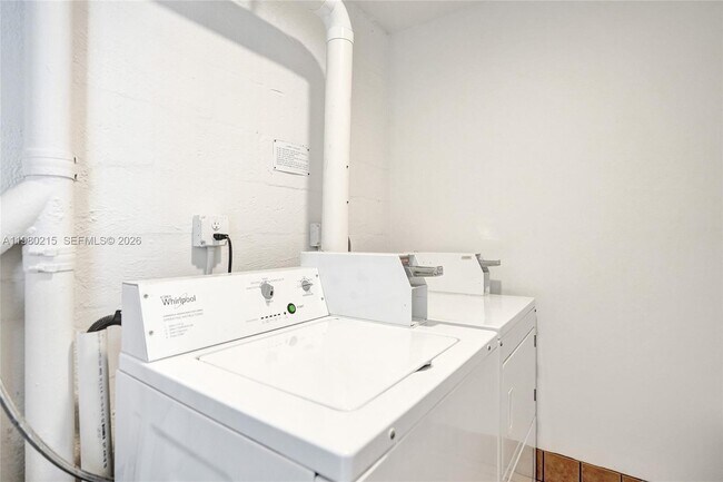 Building Photo - 1391 S Ocean Blvd