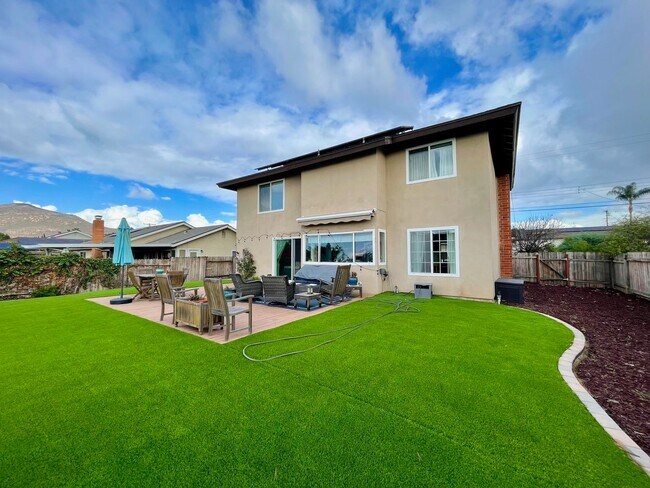 Building Photo - Spacious 4 bedroom 3 bath Home in Beautiful San Carlos