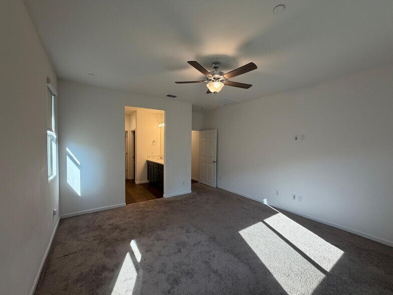 Building Photo - 6659 E Vassar Ave