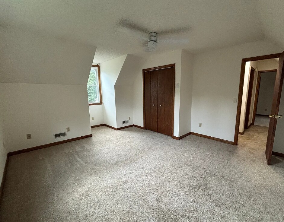 Building Photo - 709 Woodhaven Dr