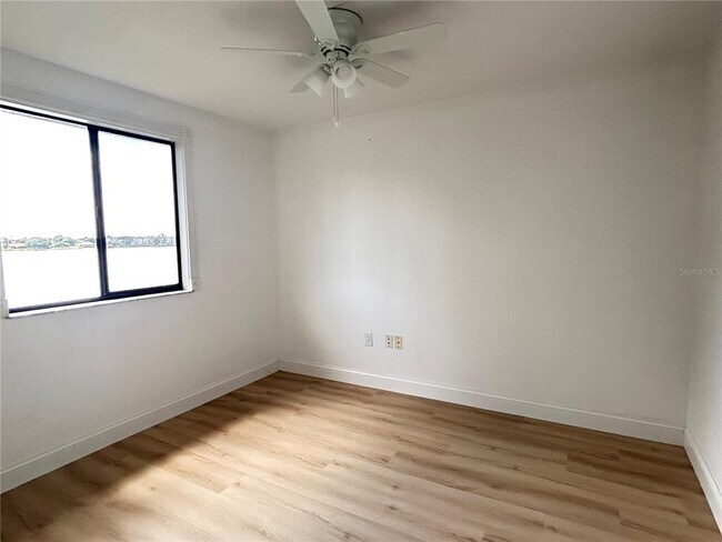 Building Photo - 677 Lake Dexter Cir