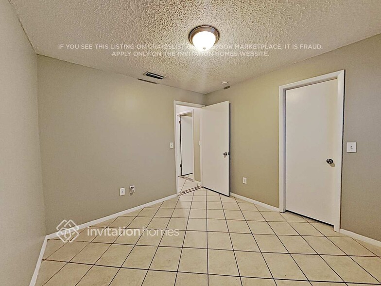 Building Photo - 1410 High Knoll Dr