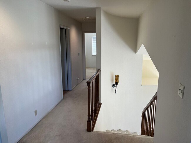 Building Photo - 4 Bedroom Home with 3- Car Garage in Hercules