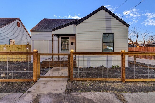 Building Photo - 1803 Texas Ave