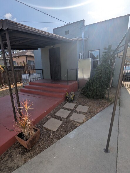 Building Photo - 8176 San Vincente Ave