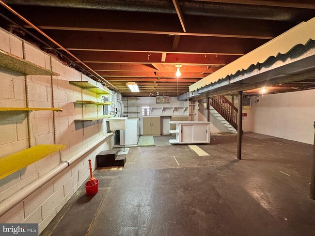 Building Photo - 4741 River Rd