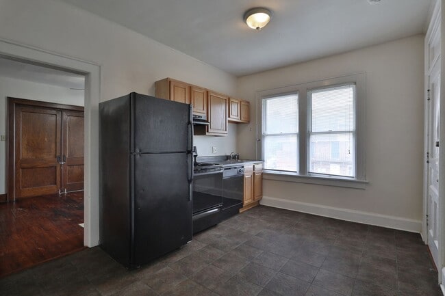 Building Photo - Awesome House for your Large Group - HUGE HOUSE with 3 Floors - 3 Kitchens, 3 Bathrooms, Awesome ...