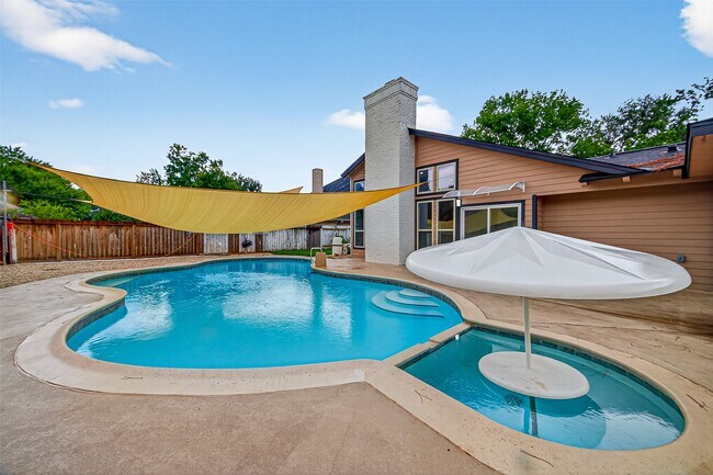 Building Photo - 3006 Golden Hills Ln