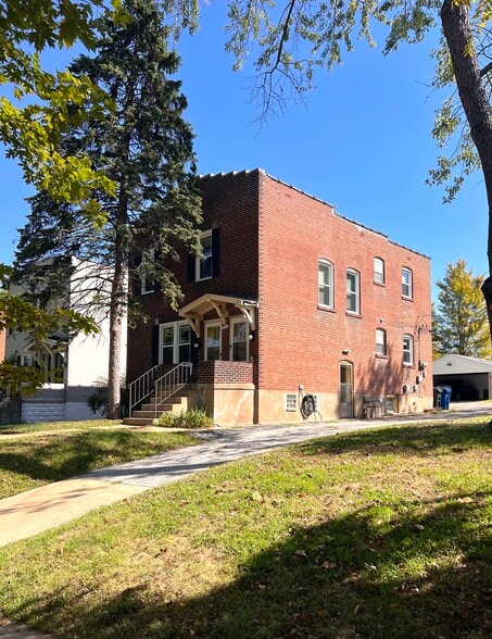 Building Photo - 1434 Woodland Dr