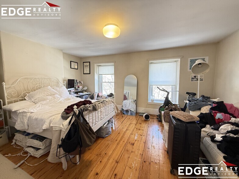 Building Photo - 10 Woodmont St