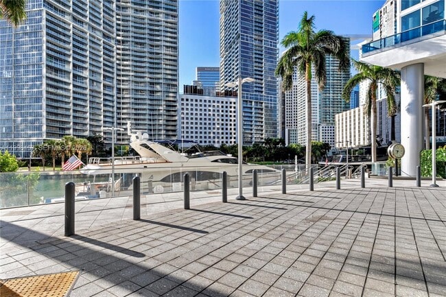 Building Photo - 200 Biscayne Blvd Way