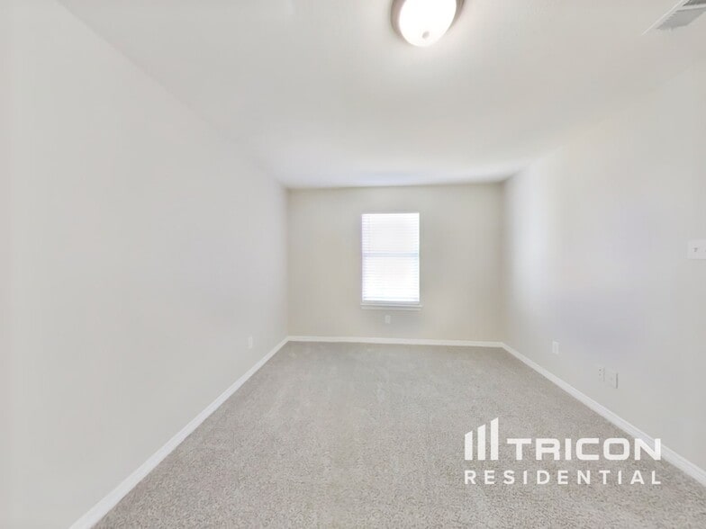 Building Photo - 21214 Peachvine Ln