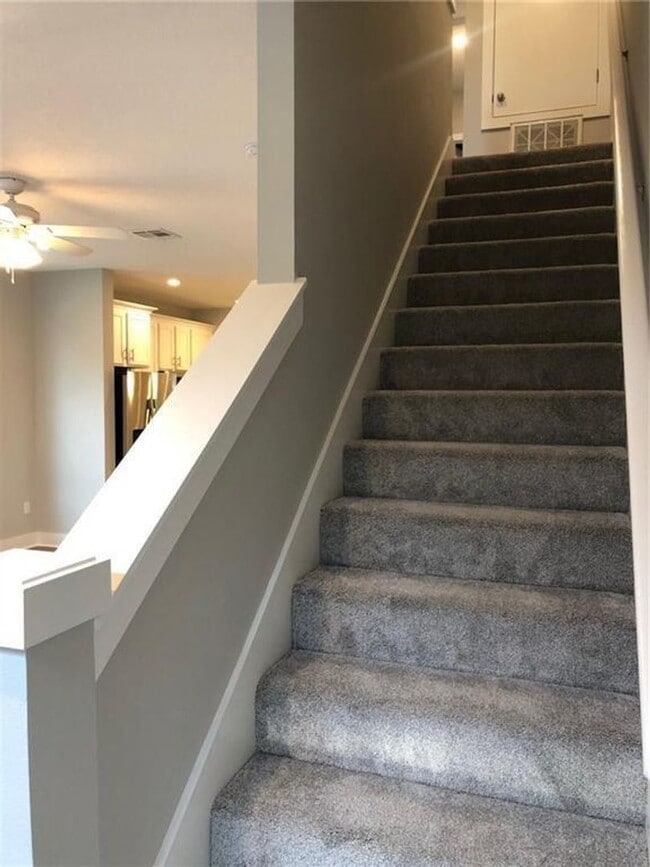 Building Photo - 3 Bedroom 2.5 Bath Townhome Available in S...