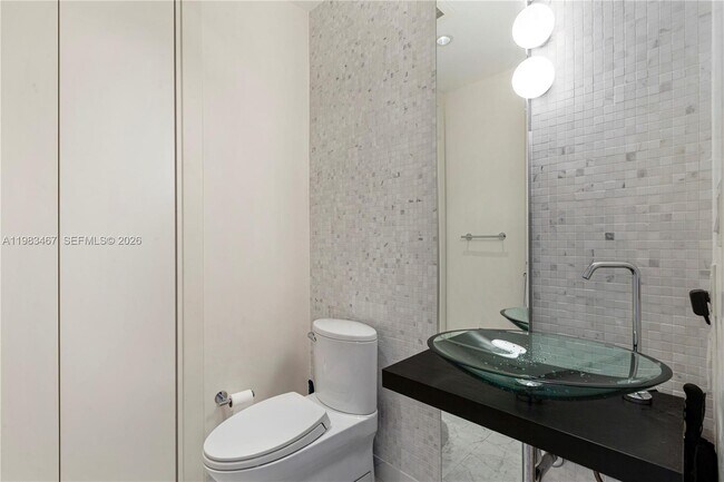 Building Photo - 200 Biscayne Blvd Way