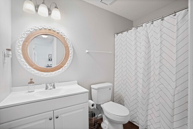 Building Photo - 3415 Oak Lawn Dr