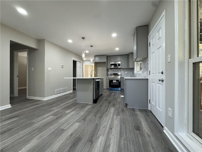 Building Photo - 3489 Creighton Rd SW