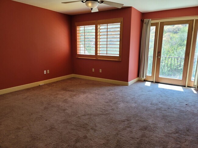 Building Photo - Very nice custom Camarillo 4+4 family home in great private location!