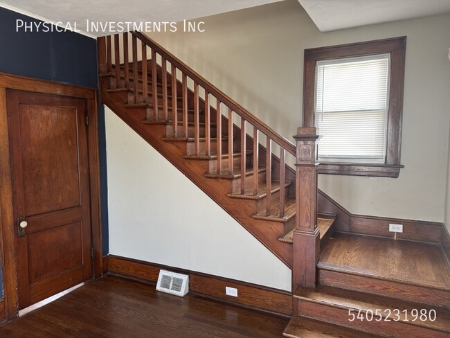 Building Photo - 1729 Moorman Ave NW
