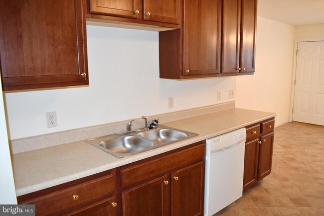 Building Photo - 2807 Roosevelt Dr