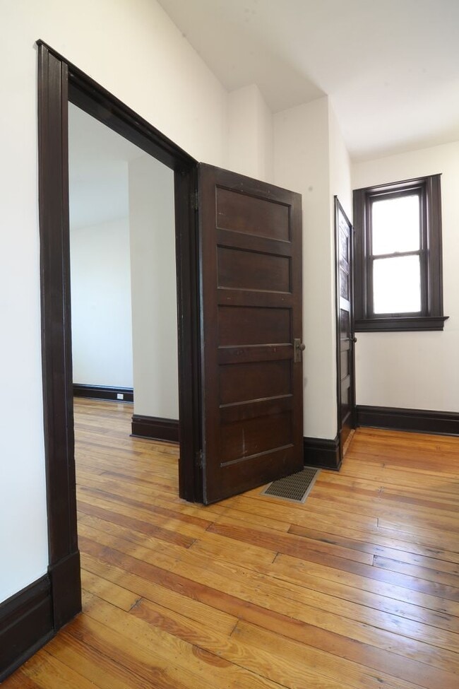 Building Photo - 3449 Iowa Ave