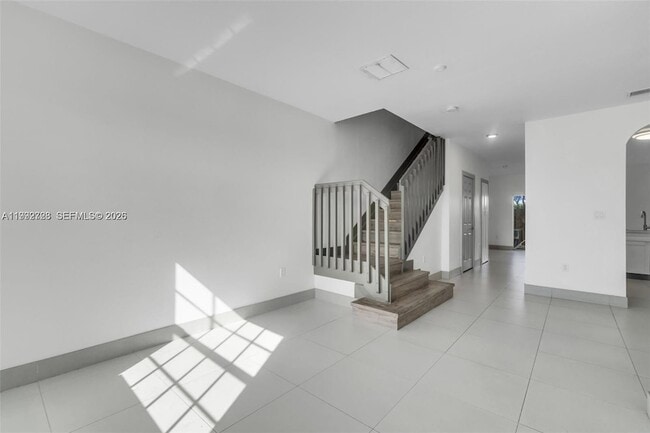 Building Photo - 1720 NE 33rd Ave