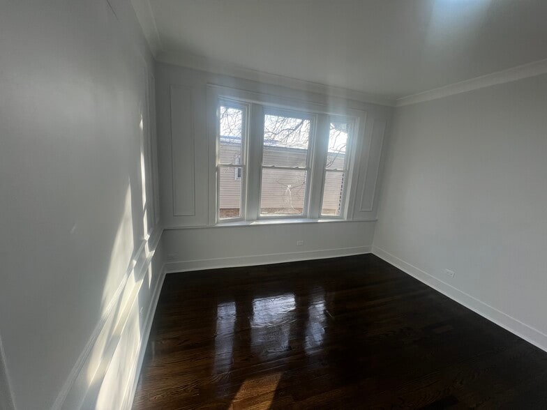 Building Photo - 7220 S East End Ave