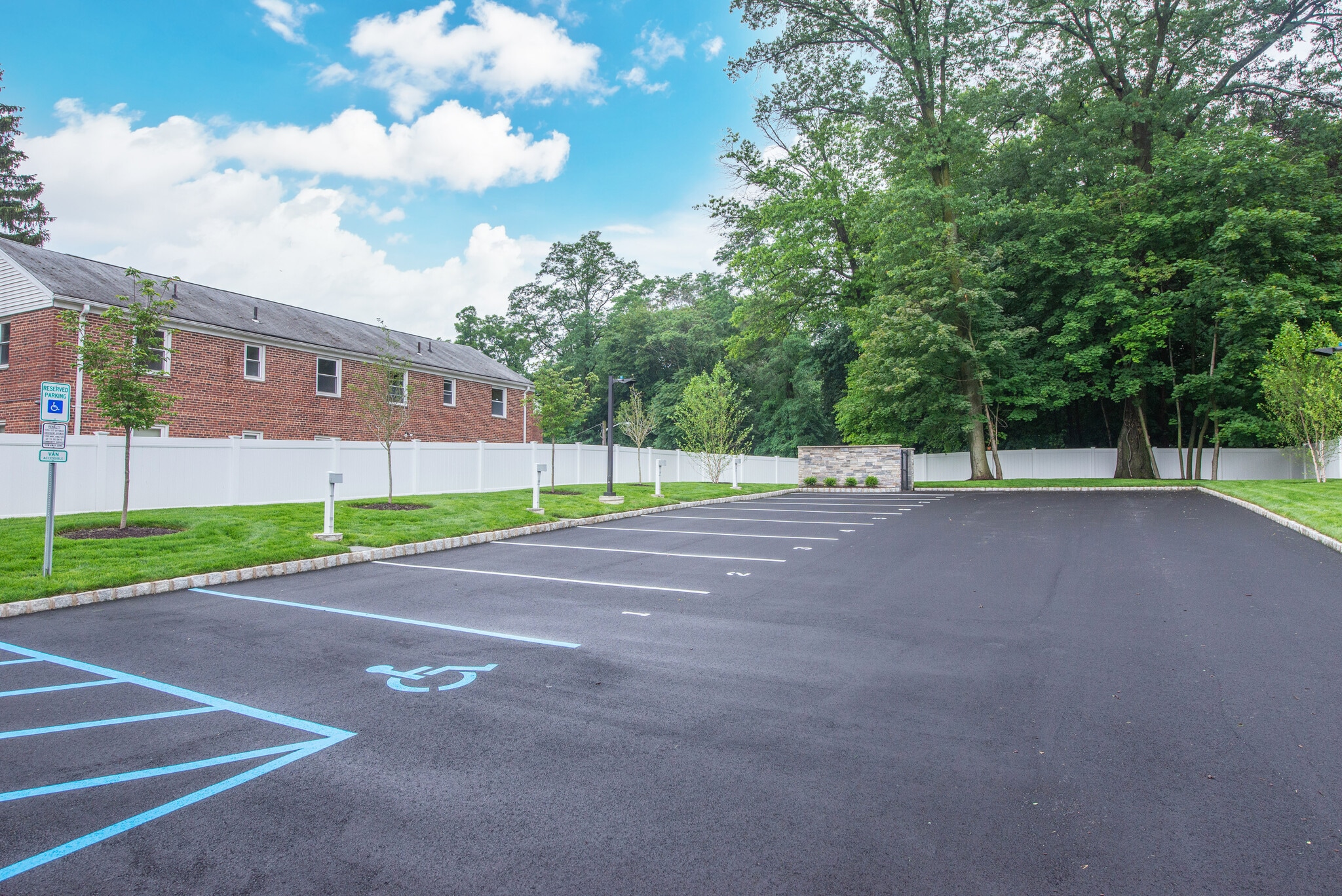 Building Photo - 360 Orange Rd