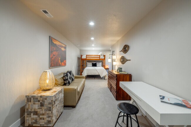 Building Photo - 255 Matterhorn Dr