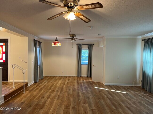 Building Photo - 110 Bragg St