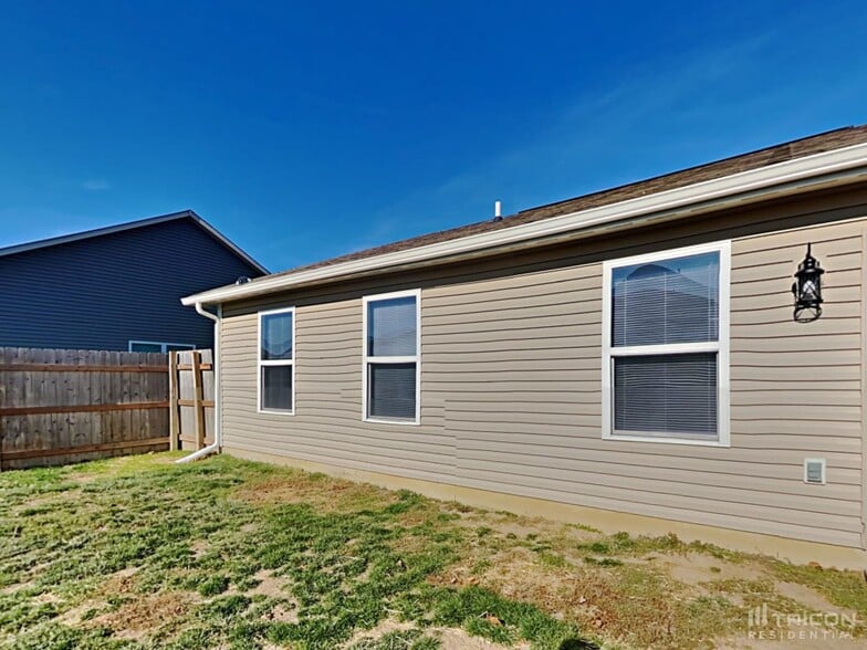 Building Photo - 571 Reed Ct