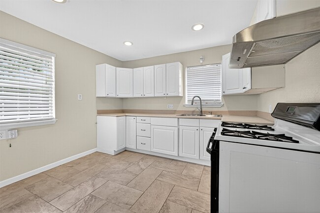 Building Photo - 1111 Choate Cir