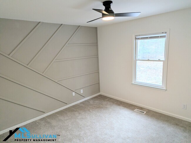 Building Photo - 5802 Lillie Dr