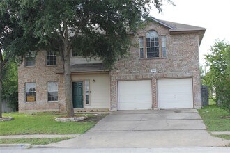 Building Photo - 2011 Lantana Dr