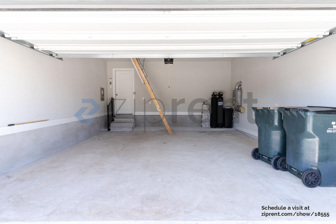 Building Photo - Unit